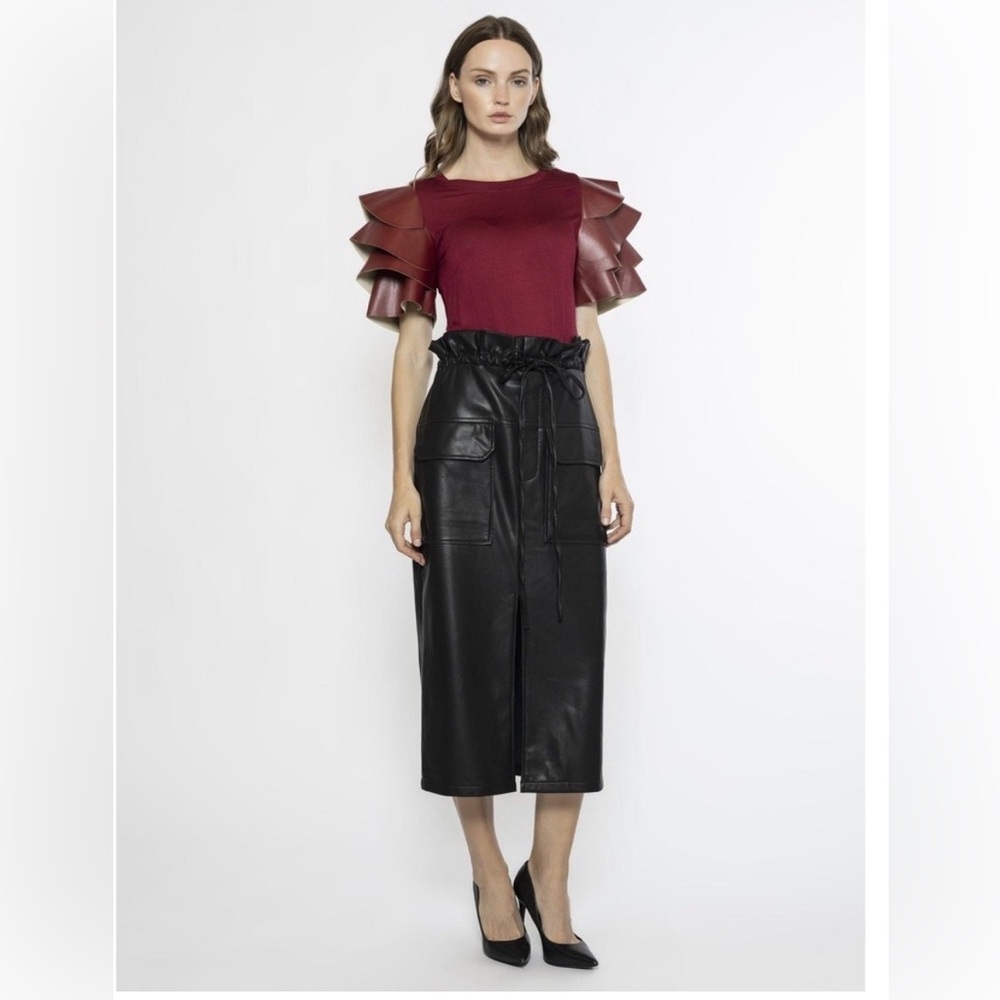 GRACIA 17R NWTβ Ruffles Pleather Tiered Short Sleeve Top Burgundy T Shirt SMALL